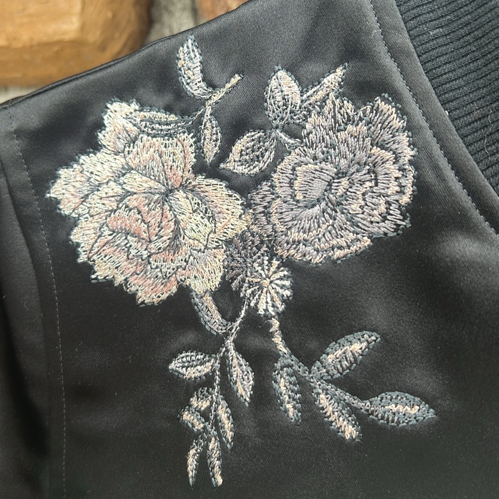 Cute vs jacket - Picture 3 of 14